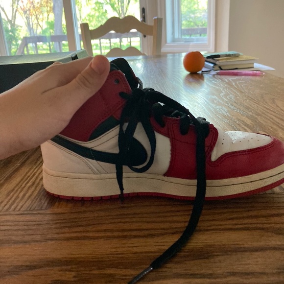 Jordan 1 Chicago (GS) 2020 size 4.5y - Picture 2 of 7